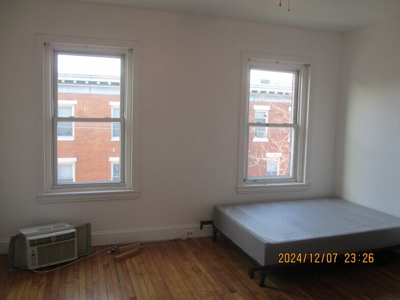Building Photo - 529 N 35th St