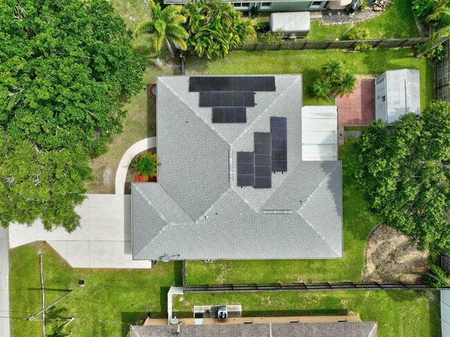 Building Photo - 6640 NW Omega Rd