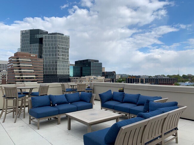 Building Photo - Gorgeous 2/2 with luxurious Lobby Level Condo in Hampden Row