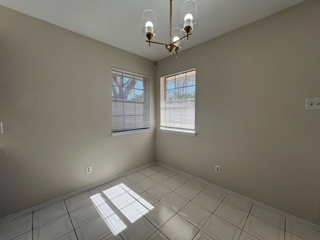 Building Photo - Cross Country Subdivision