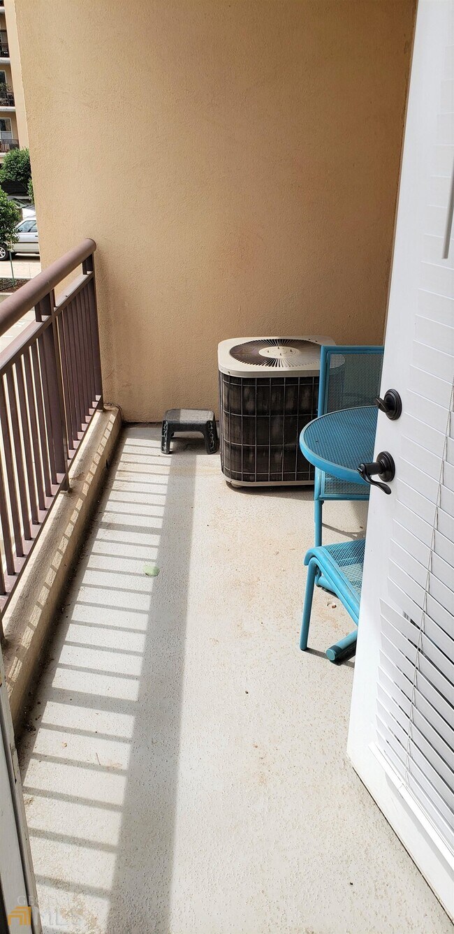 Building Photo - 1101 Juniper St NE