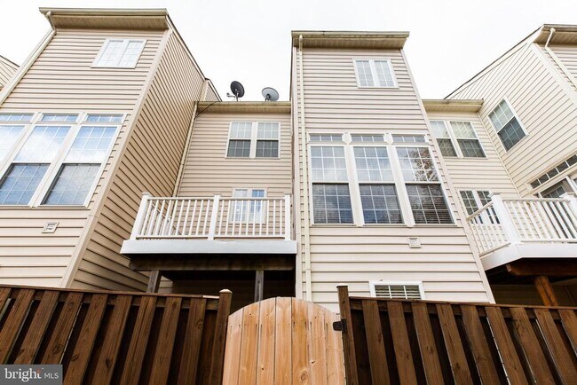 Building Photo - 9329 Cumbria Valley Dr