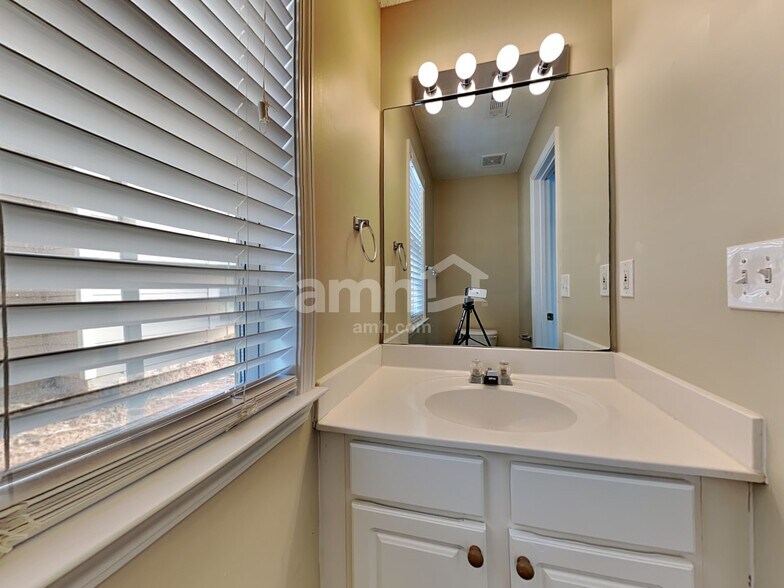 Building Photo - 4145 Ridgefair Dr