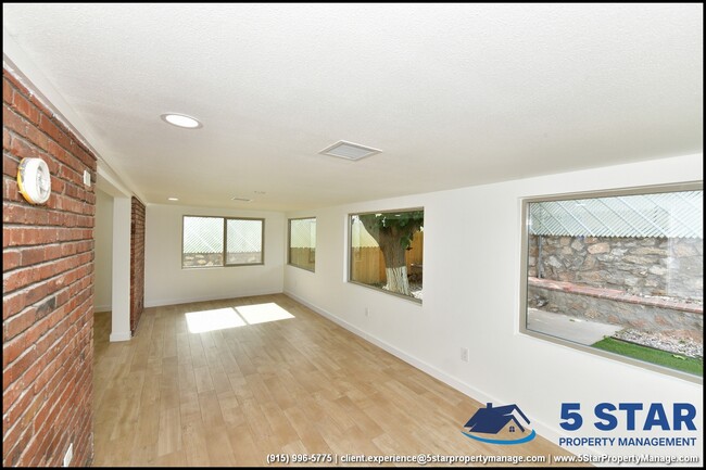 Building Photo - 3217 Wedgewood Dr