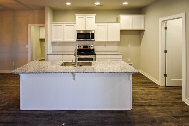 Building Photo - 4 Bedroom 2 Bathroom Home In Farmington, AR.