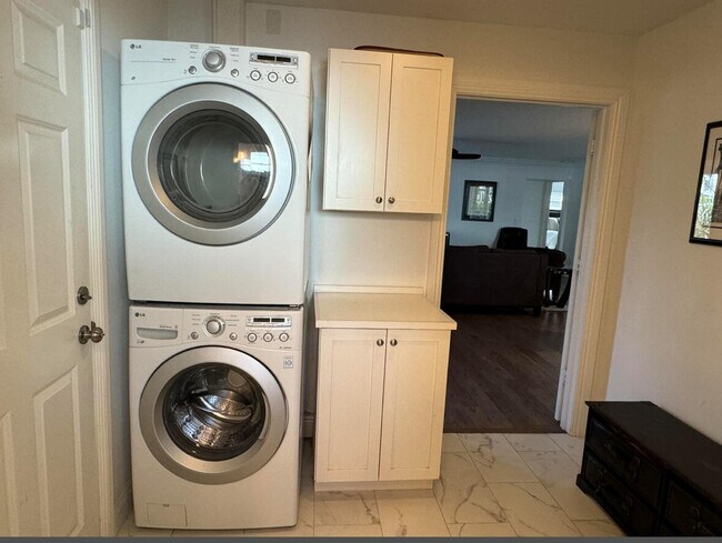 Building Photo - 954 Marlin Cir