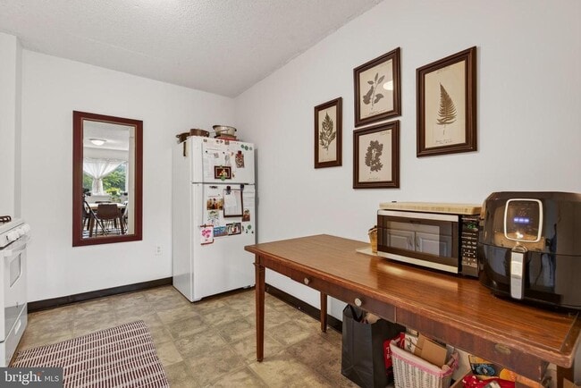 Building Photo - 1225 Martha Custis Dr
