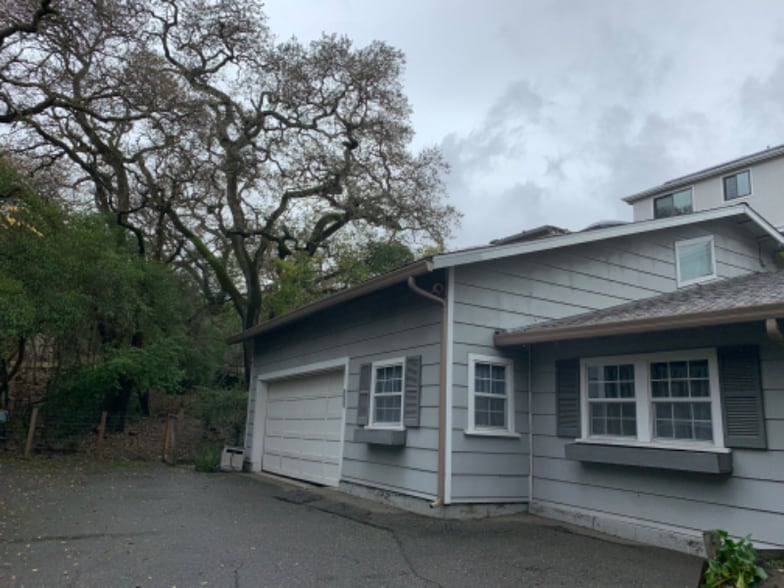 Building Photo - 2231 Overlook Dr