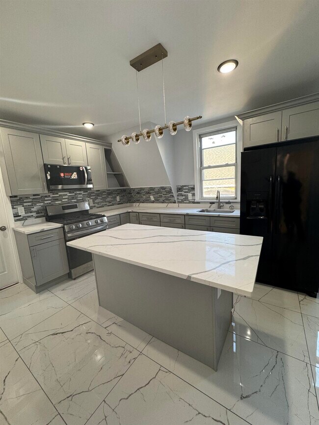 Building Photo - 321 Avenue C