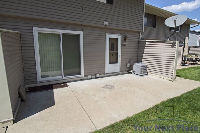 Building Photo - 4340 Chatsworth Cir