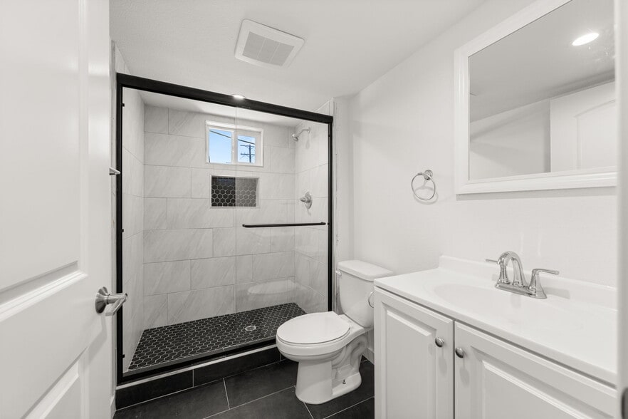 Building Photo - 4700 S Gramercy Pl