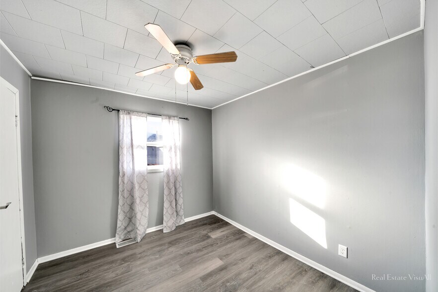 Building Photo - 303 S East St