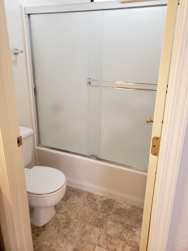 Building Photo - 2504 N Walnut Rd