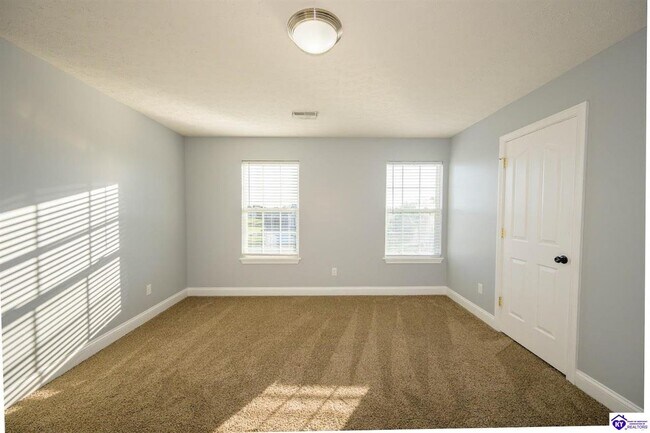 Building Photo - 611 Flushing Meadows Dr