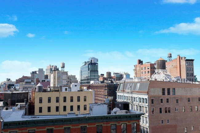 Building Photo - 161 Grand St