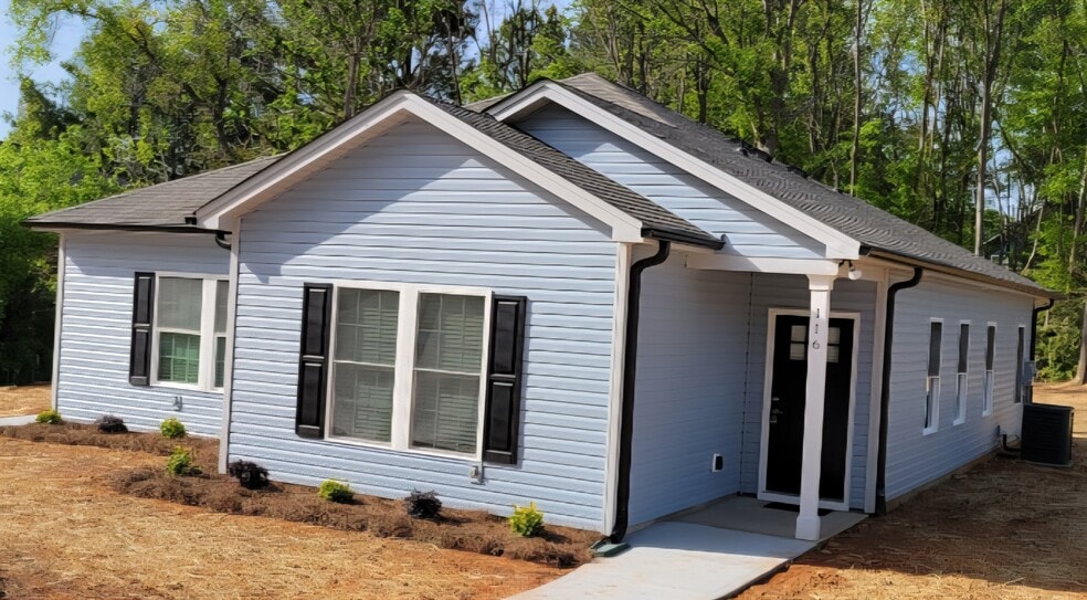 front porch entrance - 116 Wilson St