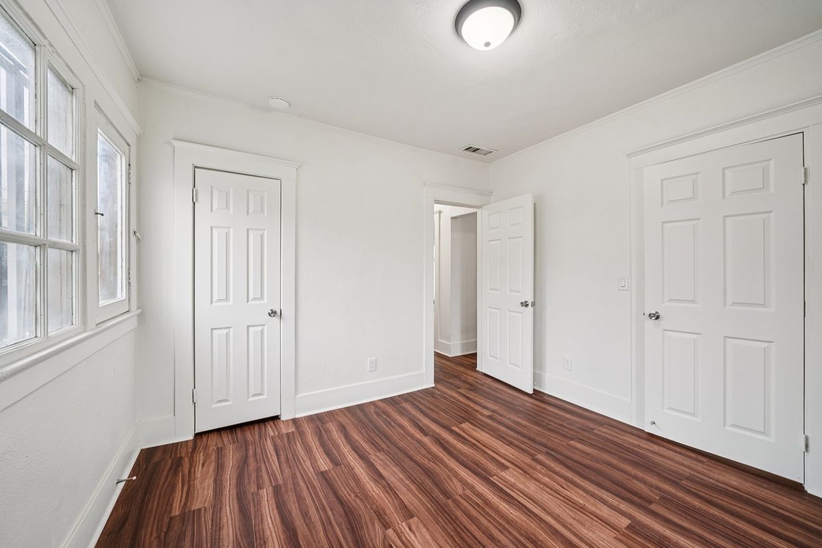 Building Photo - 280 E Orange St