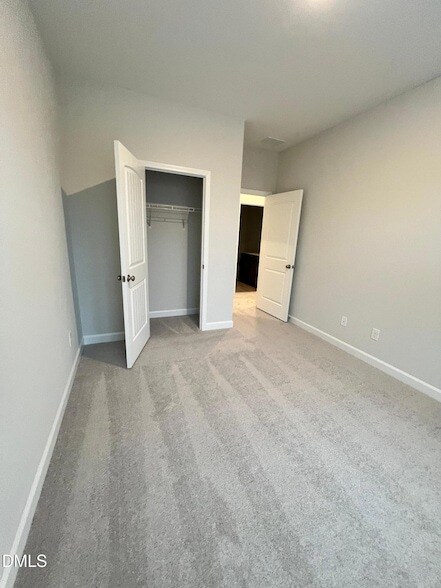 Building Photo - 404 White Oak Gdn Wy