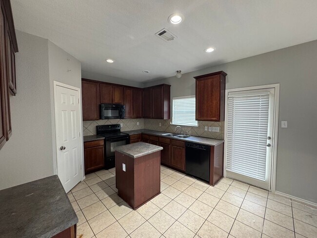 Building Photo - Spacious Midway ISD Home