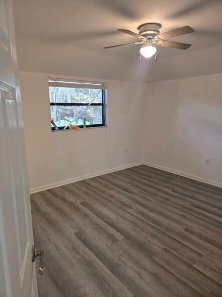 Building Photo - 2135 Golfside Village Dr