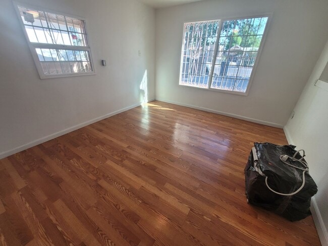 Building Photo - Ready to View!!