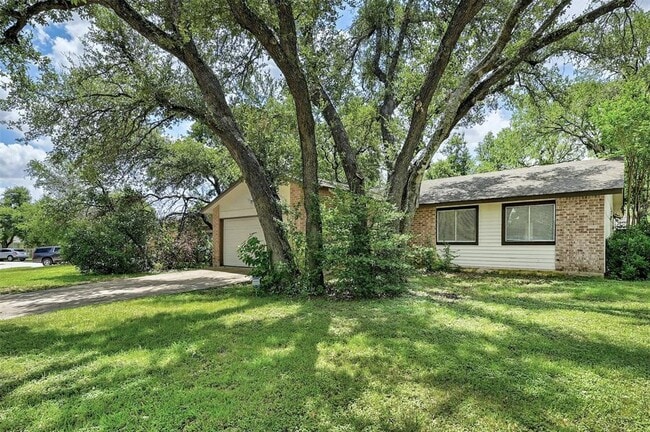 Building Photo - 8903 Piney Point Dr