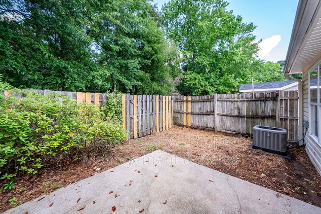 Building Photo - 1343 Pinnacle Ln