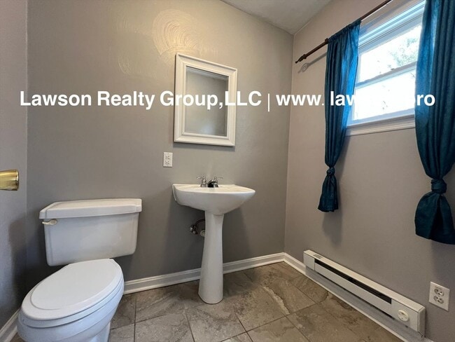 Building Photo - Heart of Grandin Court- Location, Location, Location!