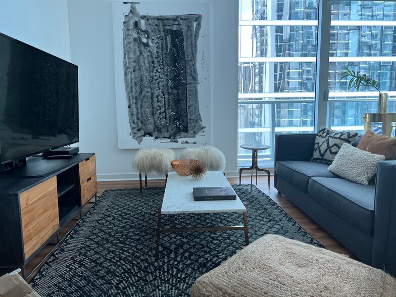 Building Photo - 300 S Biscayne Blvd