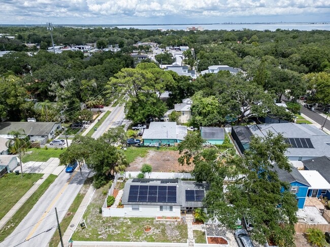 Building Photo - Charming 3BD/2BTH Home with Private Backyard in the Heart of Safety Harbor