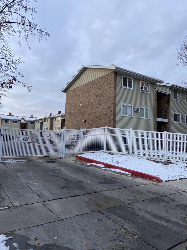 Building Photo - 1557 W 200 S