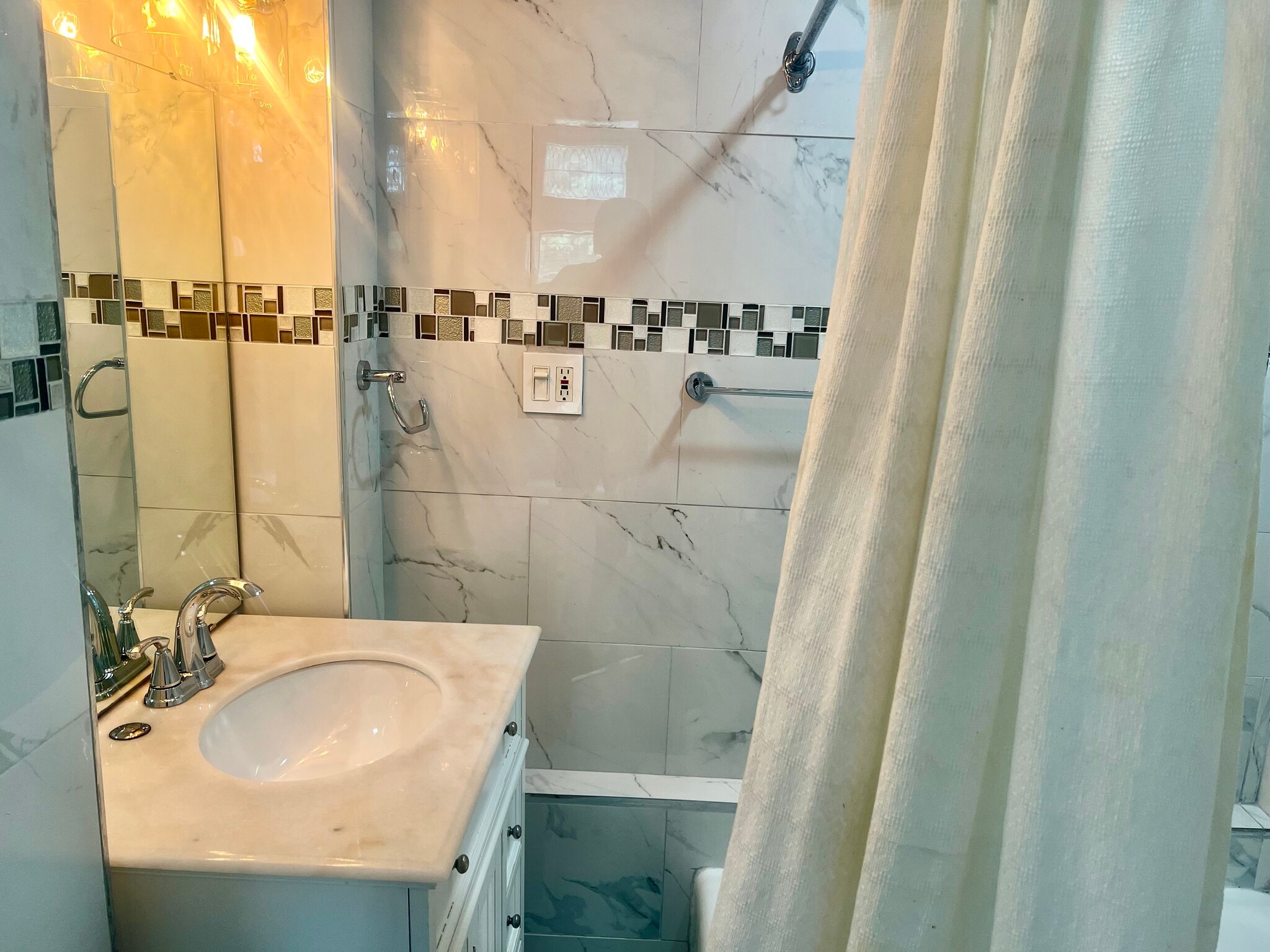 Building Photo - 4124 W Pine Blvd