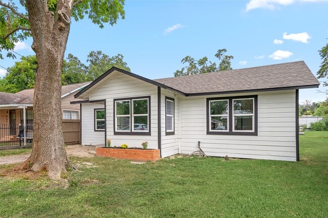 Primary Photo - 909 Knight St