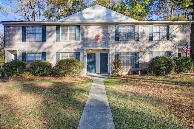 Building Photo - Furnished 2Br/ 1.5 BA -300 Crestview Drive Unit D