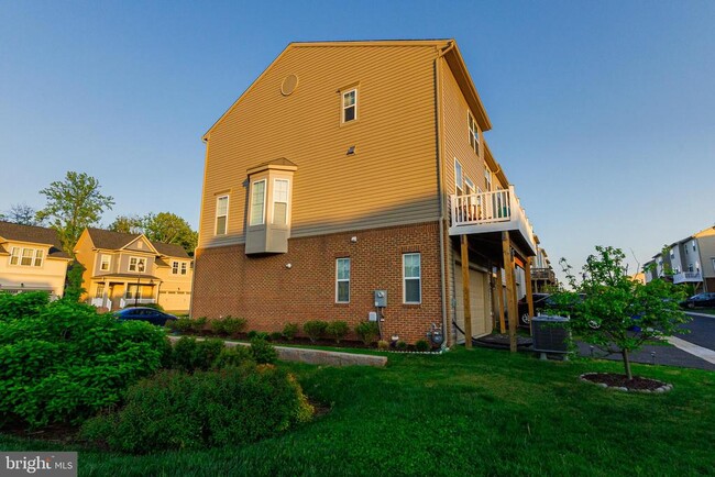 Building Photo - 16201 Coolidge Ave