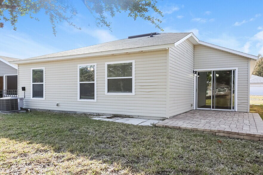 Building Photo - 11755 Alexandra Dr