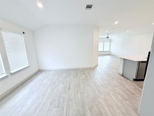 Building Photo - 2824 Gunnersbury Dr