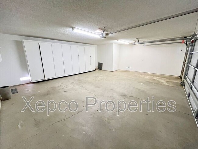 Building Photo - 76675 Sandpiper Dr