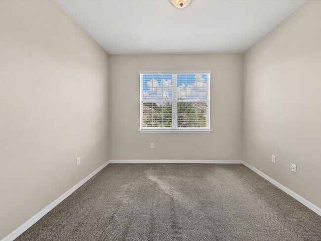 Building Photo - Unfurnished Annual Rental Available