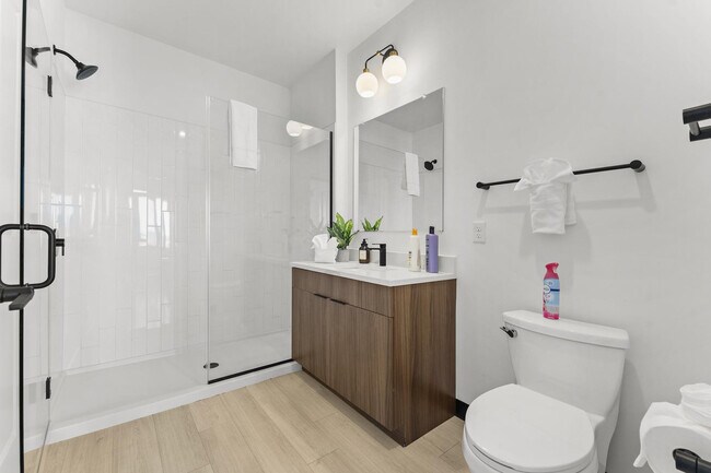 Building Photo - 600 Broadway-SI ID1240289P