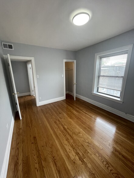 Bedroom - 7327 N Honore St