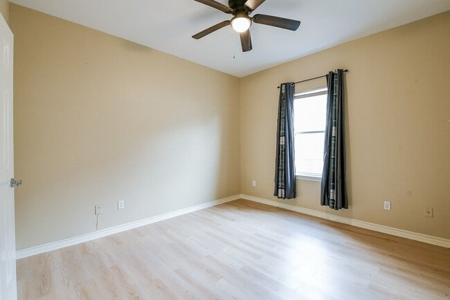 Building Photo - 7024 Eastwood St