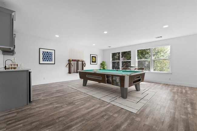 Building Photo - 10909 River Plantation Dr