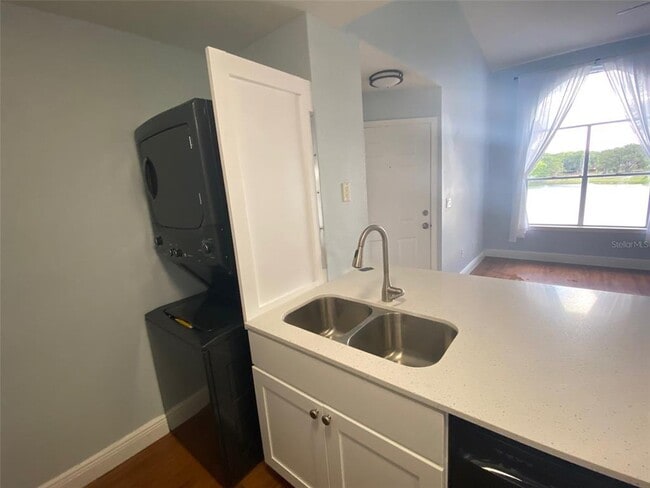 Building Photo - 2612 Grassy Point Dr
