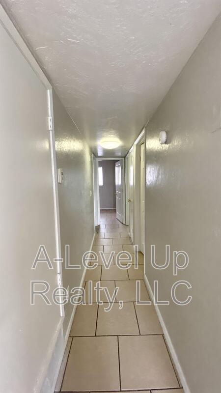 Building Photo - 1850 N 5th Ave