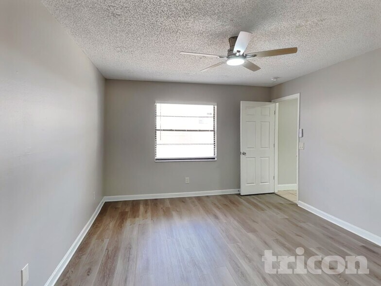 Building Photo - 818 Tarawood Ln