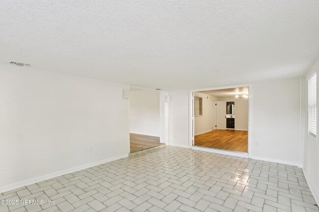 Building Photo - 409 Sailfish Dr E