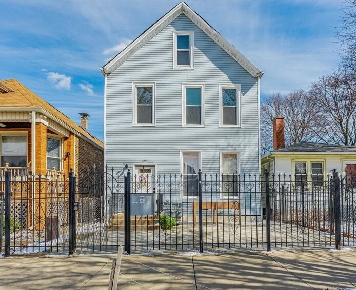 Building Photo - 1903 N Kildare Ave