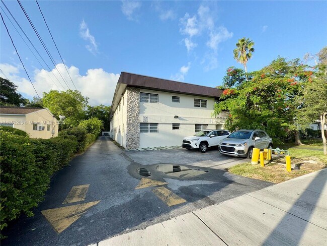 Building Photo - 610 NE 123rd St