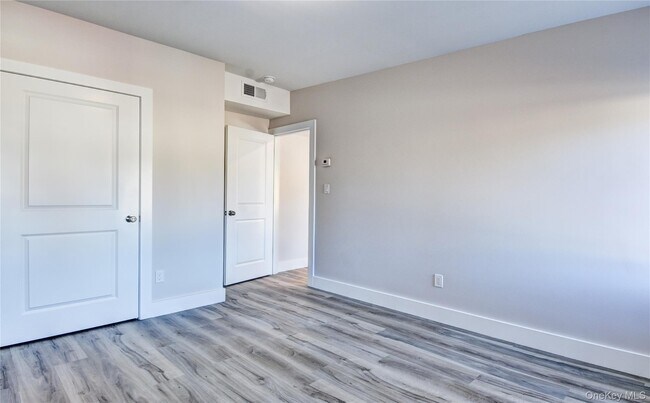 Building Photo - 292 Main St